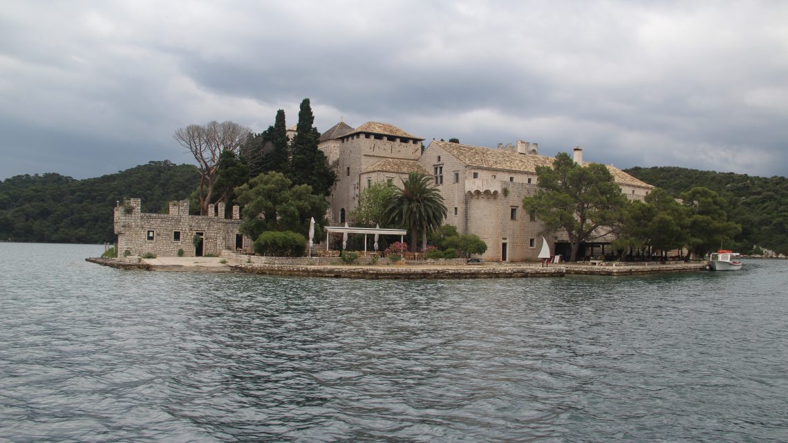 En bateau pour le monastère de Mljet
