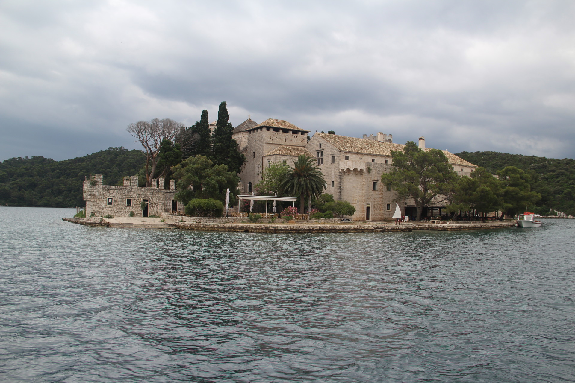 En bateau pour le monastère de Mljet