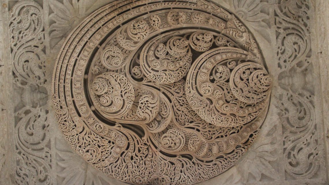 Ranakpur, dentelle de marbre et la forteresse de Khumbalgar